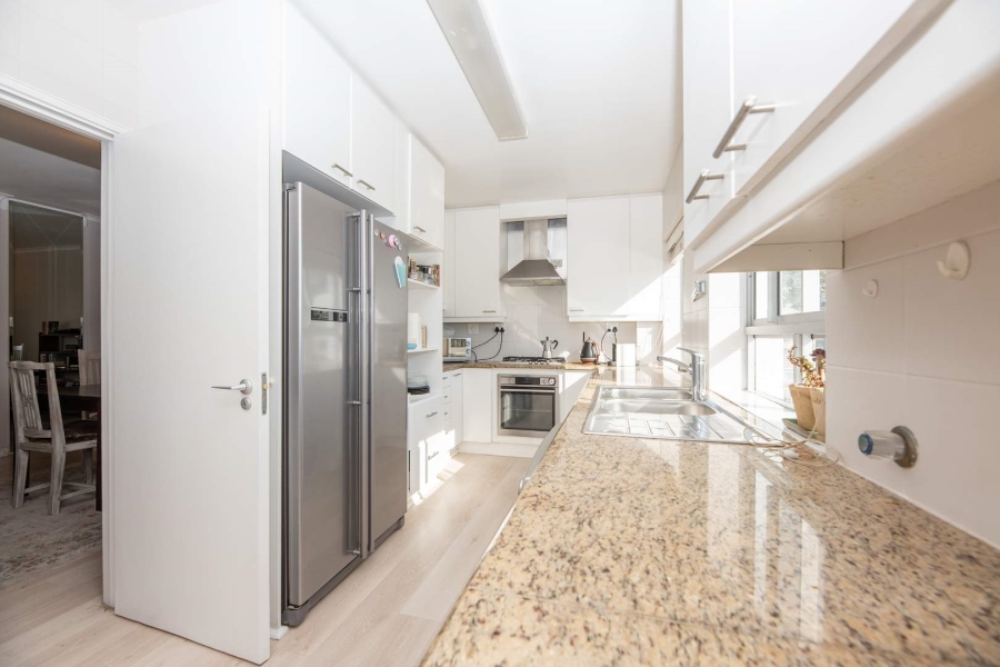 3 Bedroom Property for Sale in Sea Point Western Cape